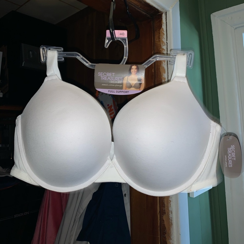 Secret Treasures bra, size 44D, NWT